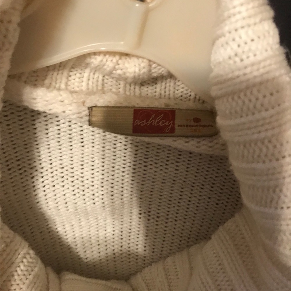 5 sweaters - Picture 4 of 5